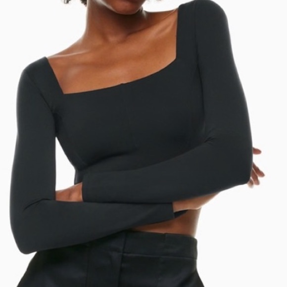 Aritzia Tops - NWT Aritzia Babaton Contour Reframe Crop Top in Black Size Small